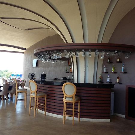 Avenra Gangaara Hotel Wennappuwa Buitenkant foto