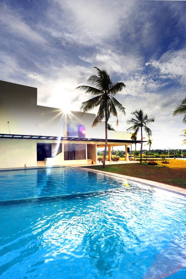 Avenra Gangaara Hotel Wennappuwa Buitenkant foto