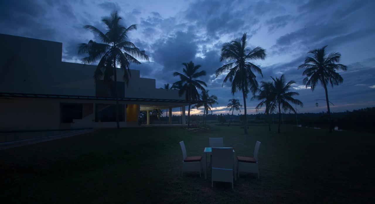 Avenra Gangaara Hotel Wennappuwa Buitenkant foto