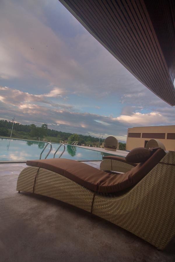Avenra Gangaara Hotel Wennappuwa Buitenkant foto