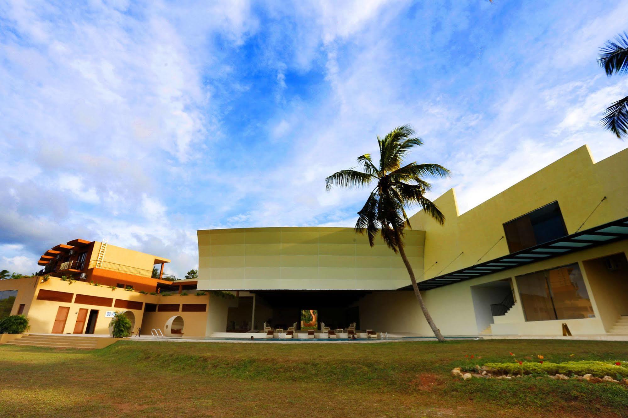 Avenra Gangaara Hotel Wennappuwa Buitenkant foto