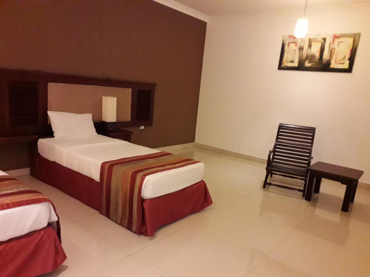 Avenra Gangaara Hotel Wennappuwa Buitenkant foto