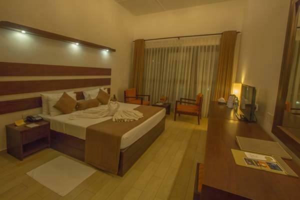 Avenra Gangaara Hotel Wennappuwa Buitenkant foto