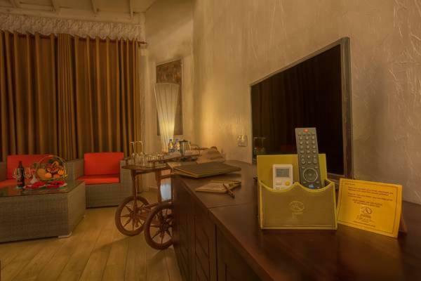 Avenra Gangaara Hotel Wennappuwa Buitenkant foto